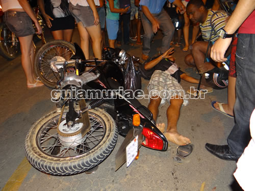 Acidente entre carro e moto deixa motociclista ferido no São Joaquim