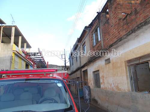 Menores colocam fogo em residência no Napoleão