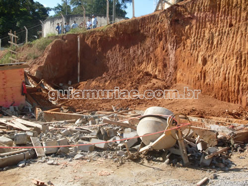 Fatalidade - Muro em construção desaba e mata trabalhador na Gávea