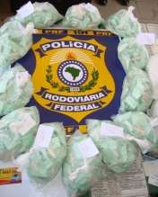 Polícia Rodoviária Federal apreende 833 pinos de cocaína em Leopoldina
