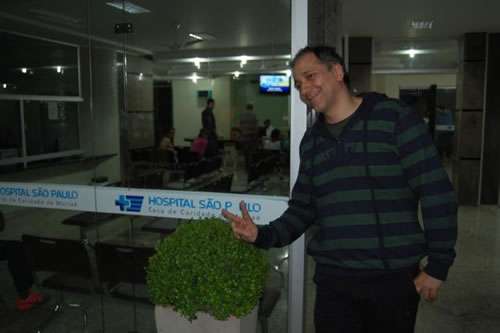 Bruno Gouveia, vocalista da banda Biquíni Cavadão, visita o HSP