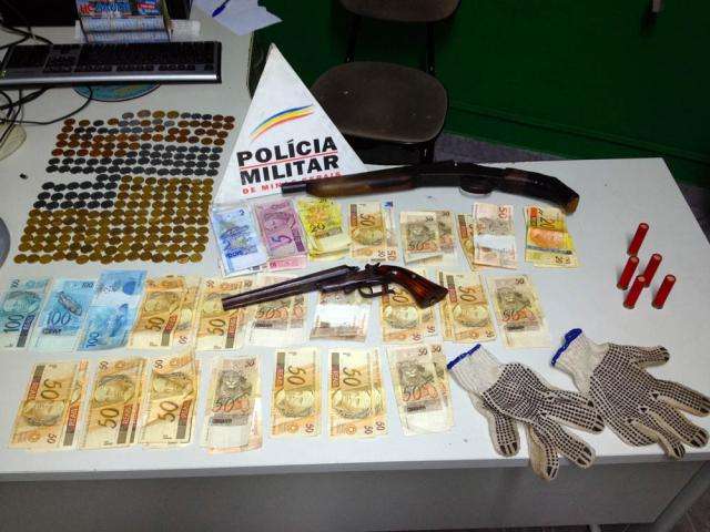 A polícia recuperou todo o dinheiro roubado na loja em Sereno