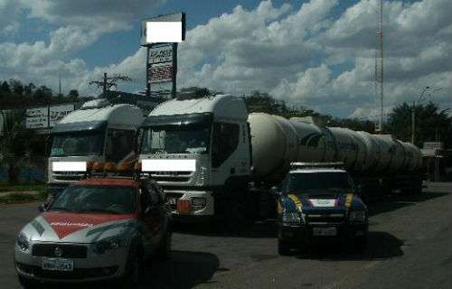 Carretas apreendidas em Muriaé