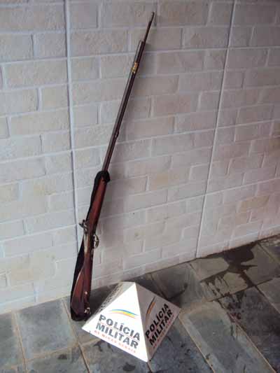 Espingarda apreendida pela Polícia Ambiental em Vieiras