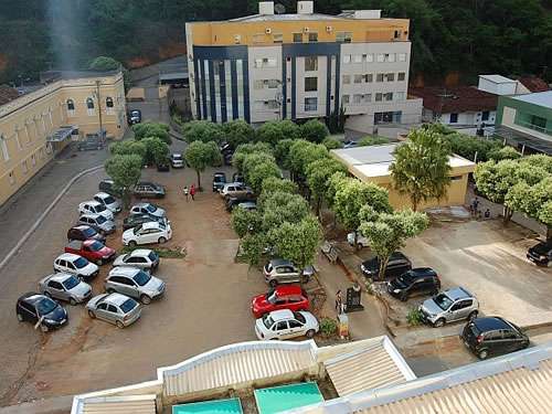 Estacionamento do Hospital São Paulo em Muriaé