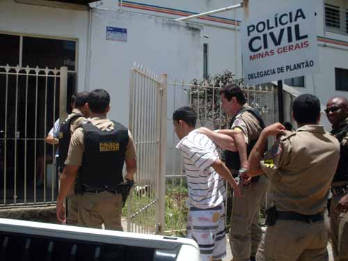 Homem atirou em viatura da polícia em Muriaé