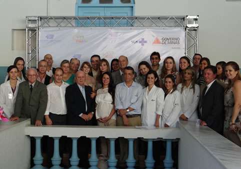 Equipe do HSP e autoridades presentes na inauguração