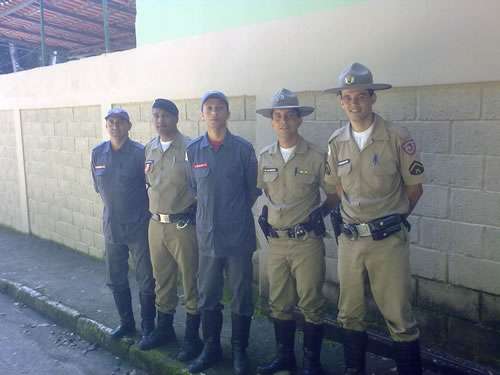 Policiais e Bombeiros de Muriaé que participaram do curso
