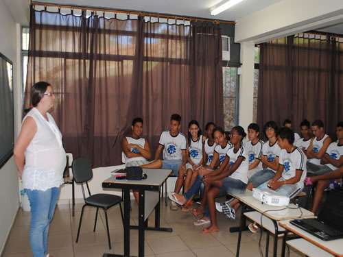 Equipe do PSF de Muriaé realiza palestra em escola