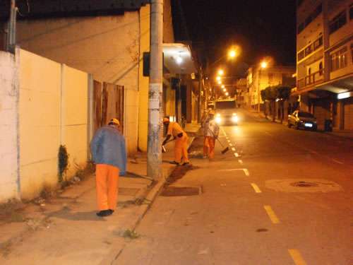 DEMSUR trabalha no bairro da Barra em Muriaé