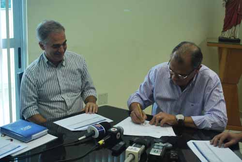 Assinada a ordem de serviço de início das obras do Complexo do Santa Rita e drenagem em bairros  de Muriaé