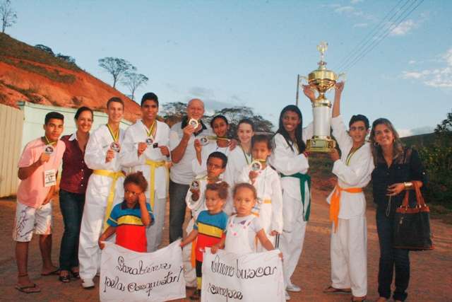 Atletas de São Francisco do Glória se destacam no Taekwondo