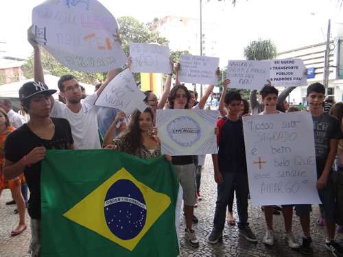 Protestos na Pração João Pinheiro em Muriaé