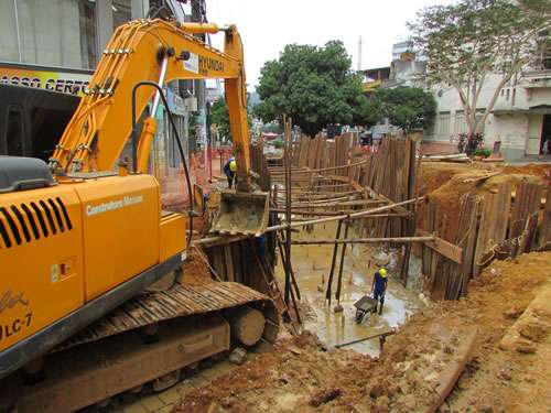 Trânsito na Rua Santa Rita em Muriaé