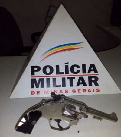 PM apreende três armas de fogo em Visconde do Rio Branco - Guia Muriaé