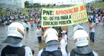 Em ato, estudantes pedem votação do PNE e 10% do PIB para educação