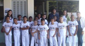 Crianças e jovens participam de aulão de capoeira em Muriaé