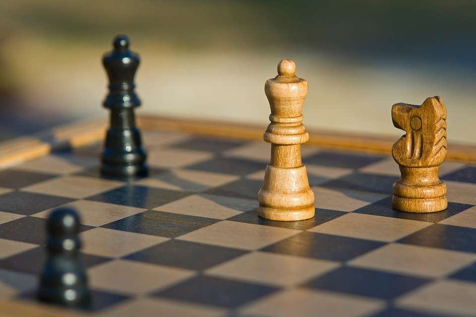 Cérebro Ativo - O xadrez é um jogo de estratégia de muita profundidade, que  requer concentração e habilidade do jogador. Grandes enxadristas da  história começaram a jogar xadrez desde pequenos, por isso