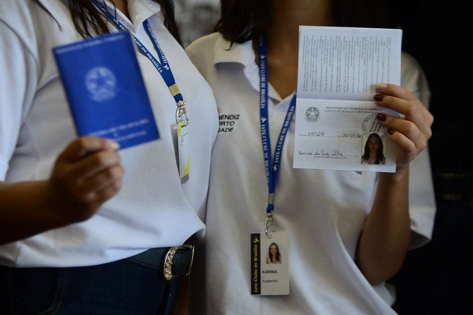 "Jovem Aprendiz" treina jovens para prática de trabalho em Muriaé
