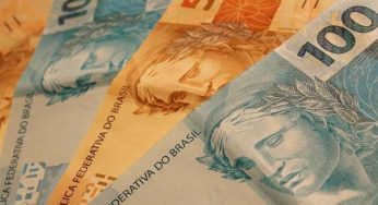 Honestidade: grupo encontra R$ 10 mil na rua e devolve dinheiro ao dono