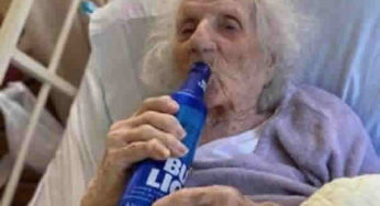 Idosa de 103 anos vence o coronavírus e abre cerveja para comemorar