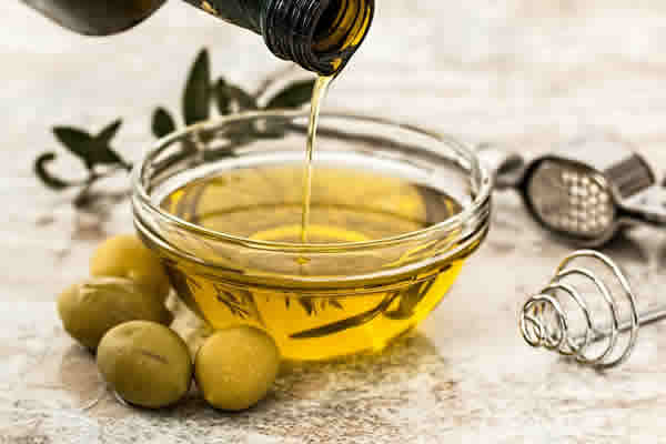 Olive oil is good for the heart;  See other benefits of these good fats