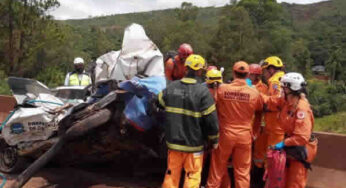 Seis pessoas morrem em engavetamento com 12 veículos na BR-381 no interior de Minas